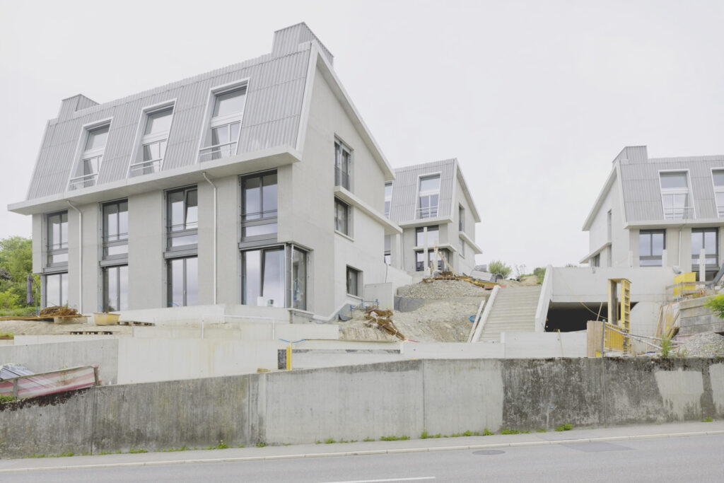 Sichtbetonfassade, Neubau Herrenschwanden OBRA Bauleitung, Wohnungsbau, Sichtbeton, Wohnüberbauung, Gaber Pulver Architekten