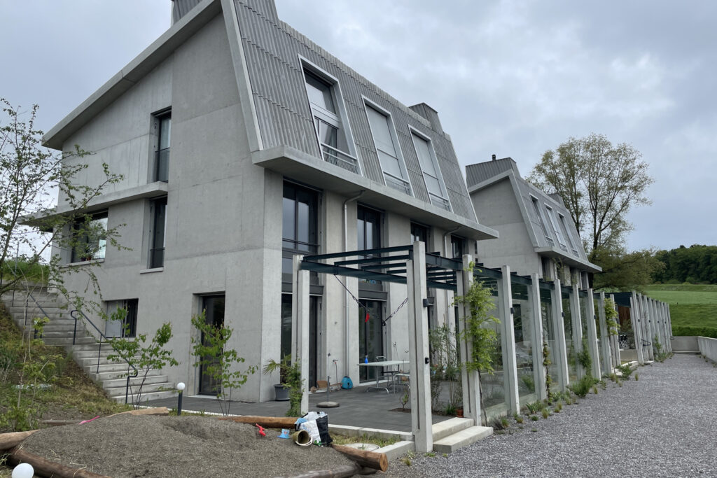 Sichtbetonfassade, Neubau Herrenschwanden OBRA Bauleitung, Wohnungsbau, Sichtbeton, Wohnüberbauung, Gaber Pulver Architekten