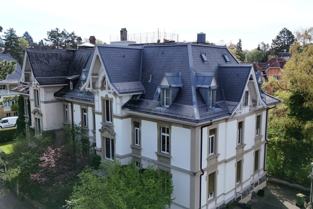 Dachsanierung, Wohnungsbau, Denkmalschutz, Obra Bauleitung, Bauleitung Bern.